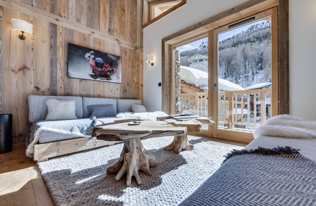 New Apartment, Close to the Slopes - Fireplace, Parking, and Modern Amenities