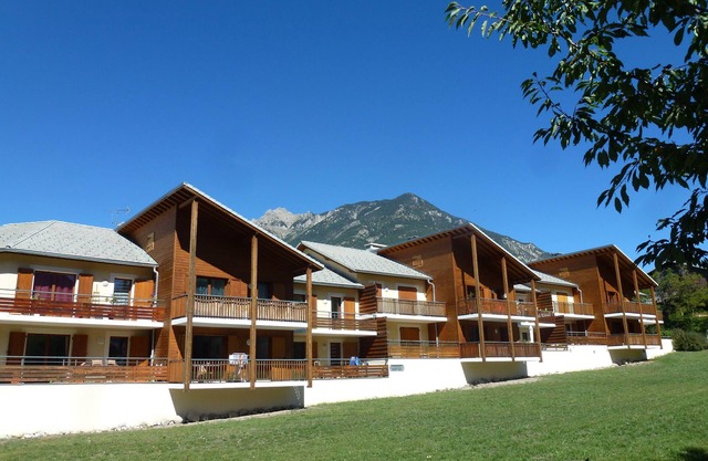 New apartment, near the ski resorts, due south, beautiful view of Risoul.