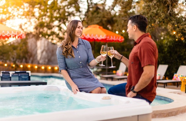 New Austin Luxe Retreat with Heated Pool+Arcade+Theater+Fire Pit