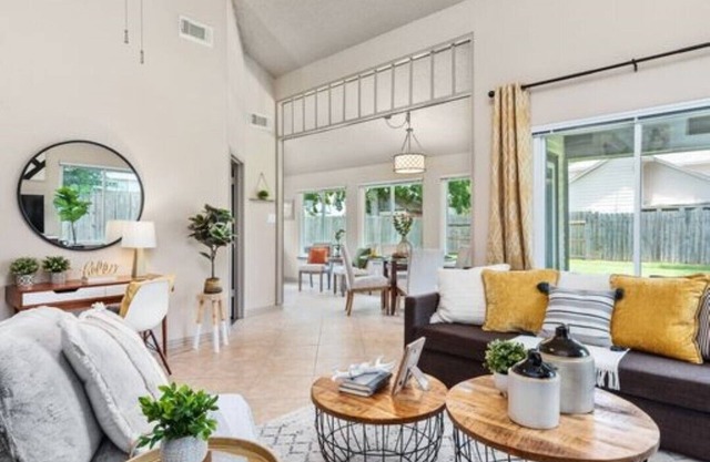 NEW, Beautiful Home Fast Wi-Fi