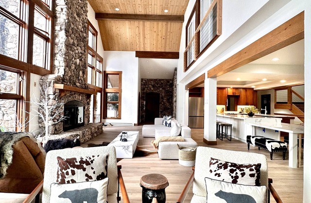 New! Beaver Creek, Holden Road Location & Ski-in!