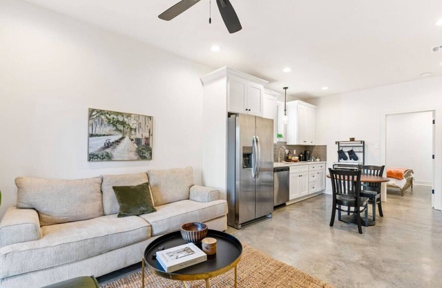 NEW*Bourbon House*KING Bed*Luxury Amenities*WiFi