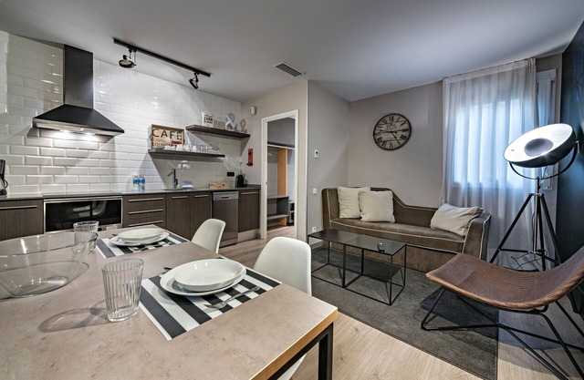 New Bright quiet 2 bedroom in Eixample