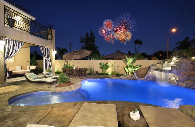 New Built, Backyard & Balcony Fireworks, Walk To Disney, 4000 sqft, No Pool Fee