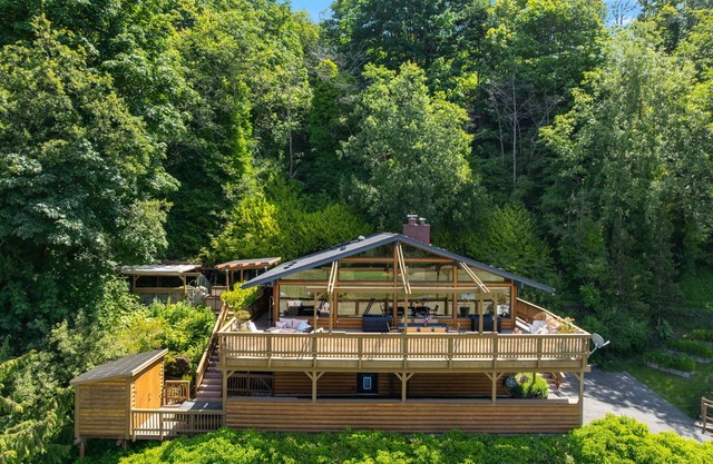 NEW-Cabin, Olympic NP, Mountain & Ocean Views, Hot Tub, Pet-Friendly, Gameroom
