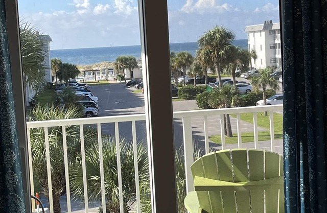 New Condo built 2021, Rent 7 day 10% Off. Ocean Front ! 2 BR 2Bath sleeps 6