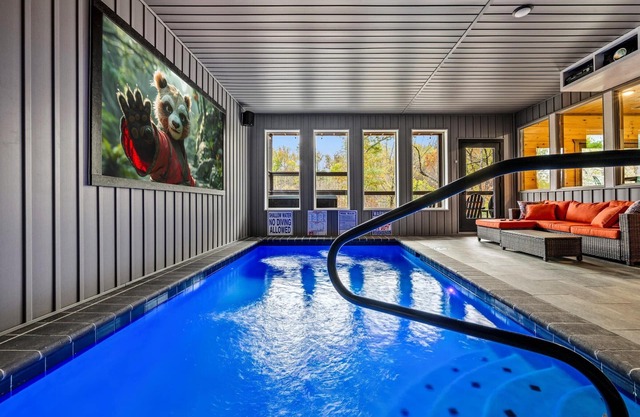 New Construction! Saltwater Pool~Big Screen~Games~Relaxing Getaway!