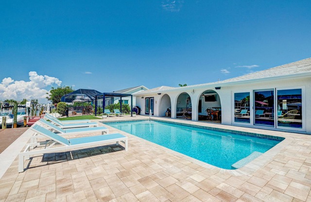 ⚓New! Cortez Cabana! Canal front home w/heated pool & boat dock!⚓