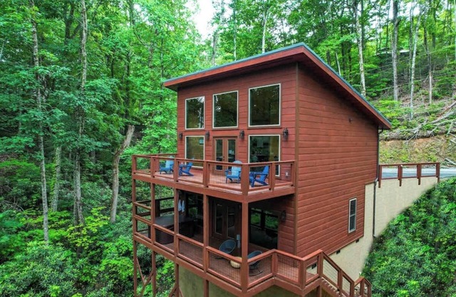 New Cozy Mountain Cabin + Hot Tub + Near Downtown