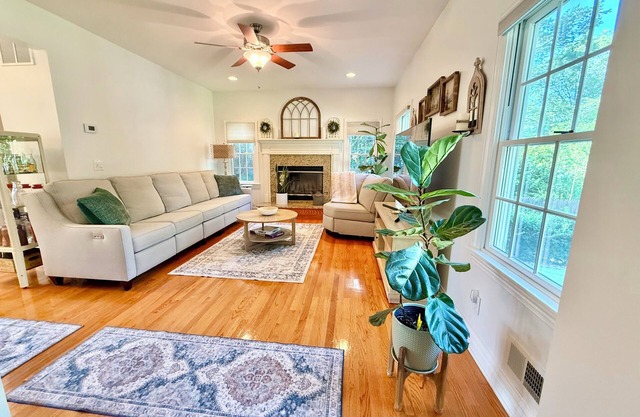 New Cozy pristine home in Mountainside NJ, Mins to NYC free coffee, Smart Tvs +