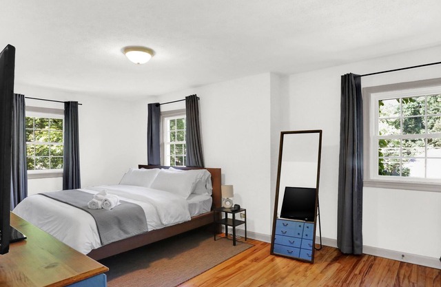 NEW Cozy Spot in Broad Ripple, Close to Shopping, Bars, and Parks - Free Parking