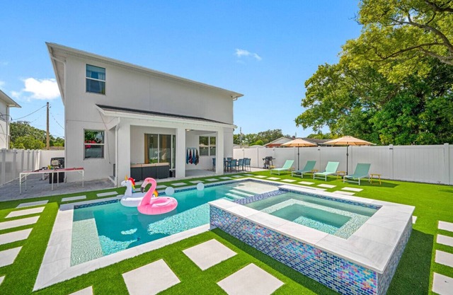 NEW-Disco Villa Getaway w/Pool Spa &More|Sleeps 19