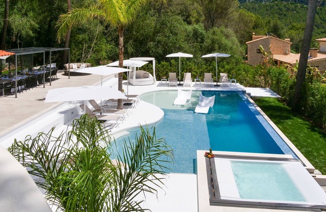 *NEW *Dream villa: 2 pools, movie theater, sauna, beer tap