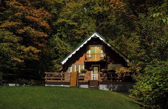 New England Lakeside Chalet near Downtown Wilmington & Mt Snow VT
