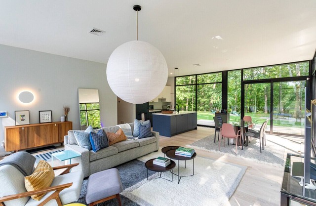 NEW: Fabulous Glass Contemporary in Kerhonkson