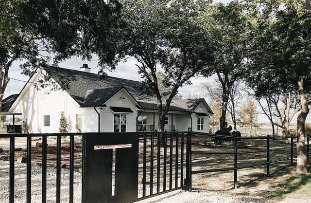 New farmhouse just minutes from the Silo District and Downtown Waco