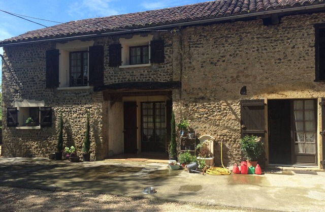 New gite in quiet spot within easy reach of amenities. + local attractions