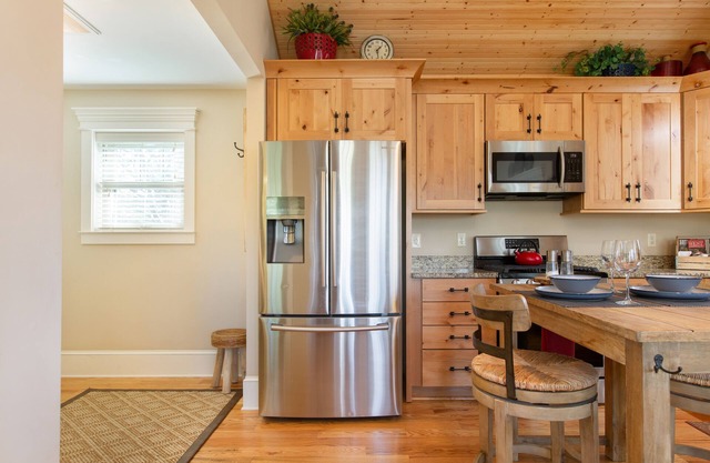 New Guest House in Asheville - GREAT LOCATION! FULLY FURNISHED!