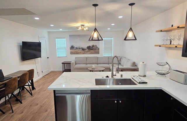 New Home Close to Universities, Colleges, Shopping Mall, Nos Events