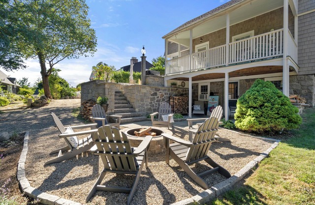 NEW Home w/firepit l Walk to Bearskin Neck+Beach