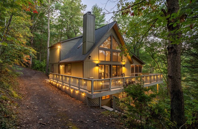 *NEW* HotTub | GameRoom | Large Deck | DogFriendly