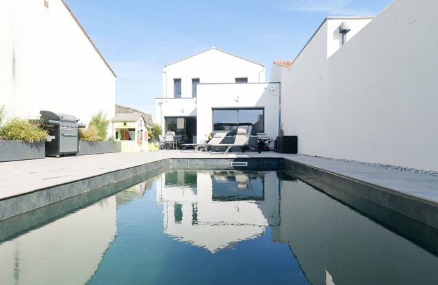 New house, swimming pool, near the ocean Les Sables 7 pers