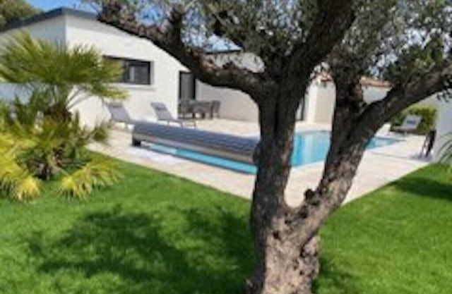 New house with heated swimming pool for 8 to 10 people, quiet area