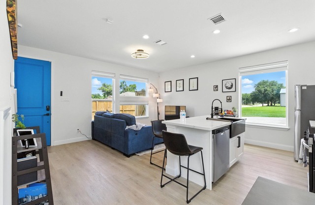NEW! Houston Cozy Retreat | 3BR 3BA | Downtown Views