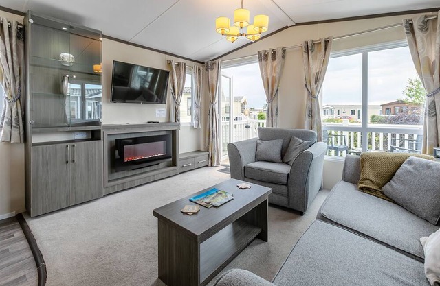 New in 2017. Luxurious 14ft-wide holiday home.