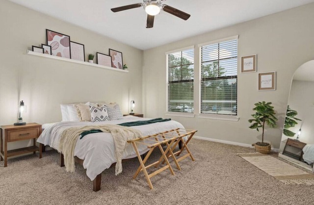 New ⭐️ King Bed Trendy 1 BR ⭐️ Resort Style w/Pool
