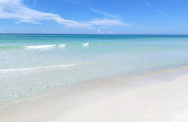 NEW!Kiska Cottage: Fall & Snowbird Deals:Short walk to beach:bikes + chairs incl