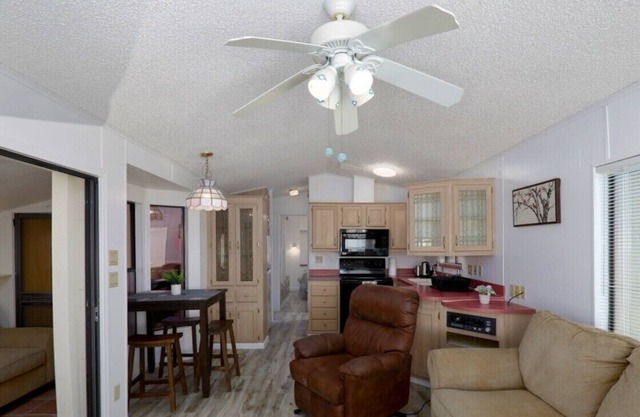 NEW! Lake Havasu Cabin Mtn&Lake Views, Free Boat Launch. Pool&hot tub free beach