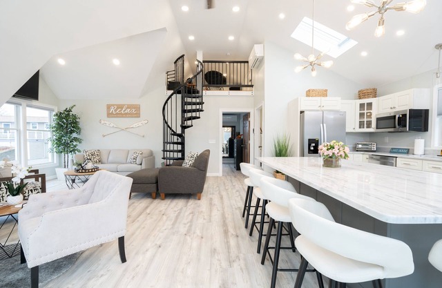 New Lake House w/Game Room & Stunning Views