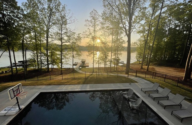 New Lakefront Oasis with Private Heated Pool