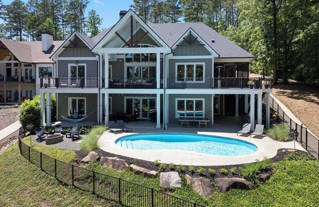 NEW LakeHome On The Water, LUXURY Sleeps 18, Pool, Dock, Beach, Close To Clemson