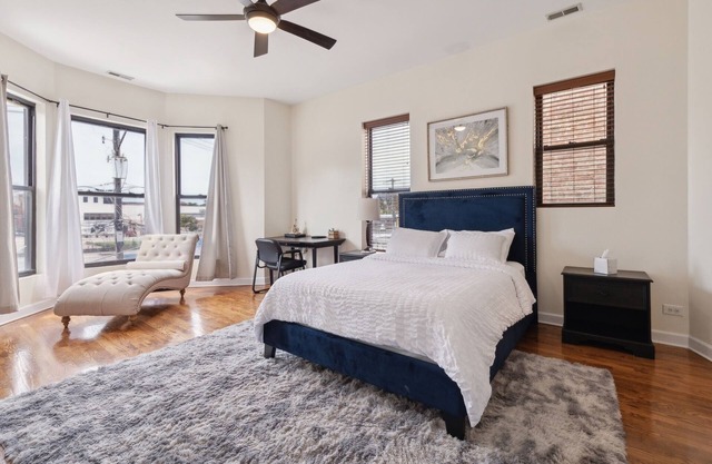 NEW LISTING! Apartment Near Downtown & UChicago by RedAwning
