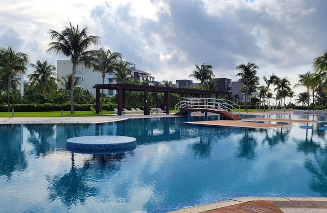 New Listing! Beautiful Condo with accesss to private beach