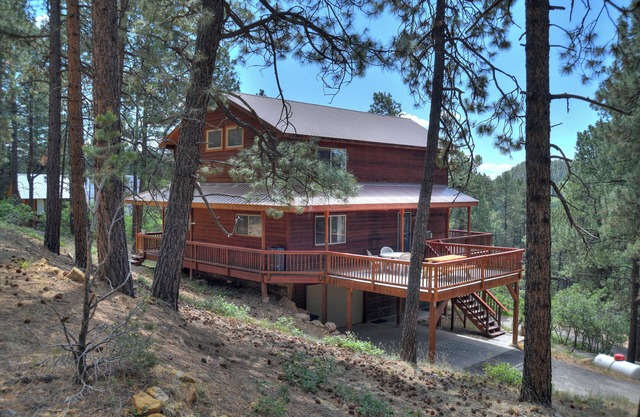 New Listing! Deer Ridge Cabin | Borders BLM | Dog Friendly | Large Deck