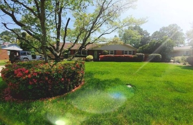 NEW LISTING- GARDEN OASIS w/Fresh Garden access + CENTRALLY LOCATED