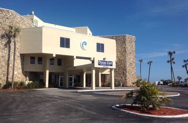NEW LISTING - GREAT VALUE DAYTONA/ORMOND BEACH DECEMBER SPECIAL - ON THE BEACH