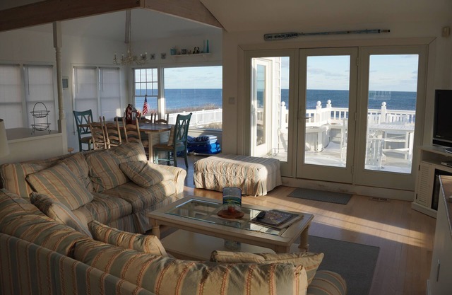 New Listing - Oceanfront House in Surf City - 4 Bedrooms /3.5 Bathrooms