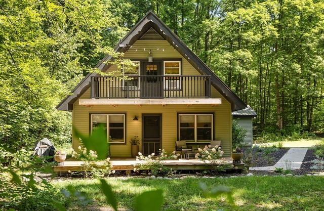New Listing: Perfect for Fall Colors!