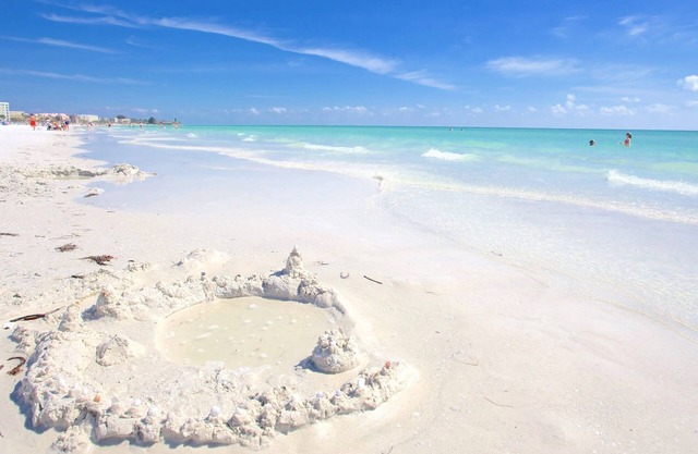 NEW LISTING! The Village Breeze II - White-sand, Pool, Beaches, Daiquiris, Seafood!