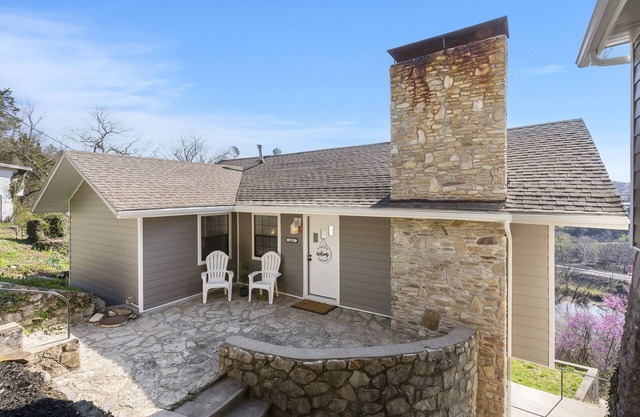 New Listing! WELCOME to your AMAZING RETREAT!n Great for couples or families!n