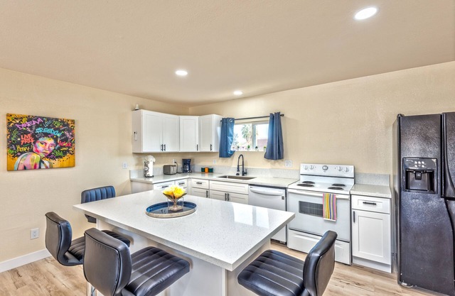 new luxury house 10 min from the strip