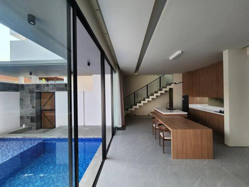 New modern 2BR Private villa- 5mins to the beach