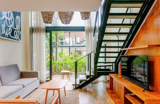 NEW Modern Bi-Level Condo Near Beach, Town, Ruins!