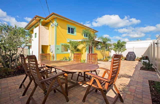 New Modern Designer 2BR, 1BA Next To Intercoastal Access. Boat Parking Avail.