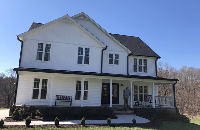 New Modern Farmhouse with Beds and Bathrooms for Everyone!