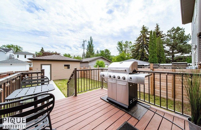 NEW - Modern Home/Sleeps 8/Foosball/Deck & BBQ